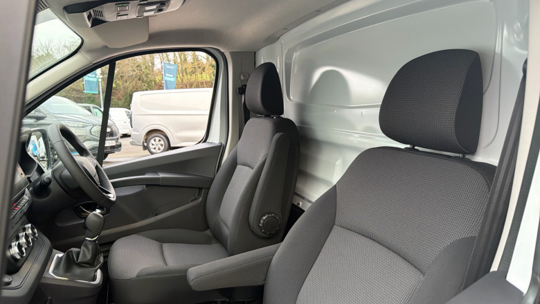 Renault Trafic E-Tech Swb Electric SL30 90kW 52kWh Advance Van Auto